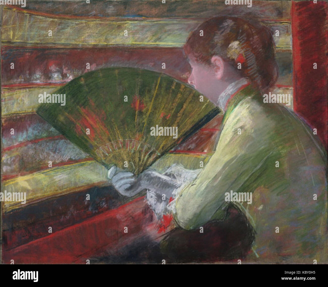 Il dipinto di Mary Cassatt 'in the Loge' è esposto al Philadelphia Museum of Art (PMA), creato tra il 1950 e il 1952. L'opera d'arte ritrae una donna in una scatola teatrale, mettendo in evidenza l'esplorazione dell'artista impressionista della vita moderna e dei soggetti femminili. Foto Stock Il dipinto di Mary Cassatt 'in the Loge' è esposto al Philadelphia Museum of Art (PMA), creato tra il 1950 e il 1952. L'opera d'arte ritrae una donna in una scatola teatrale, mettendo in evidenza l'esplorazione dell'artista impressionista della vita moderna e dei soggetti femminili. Foto Stock