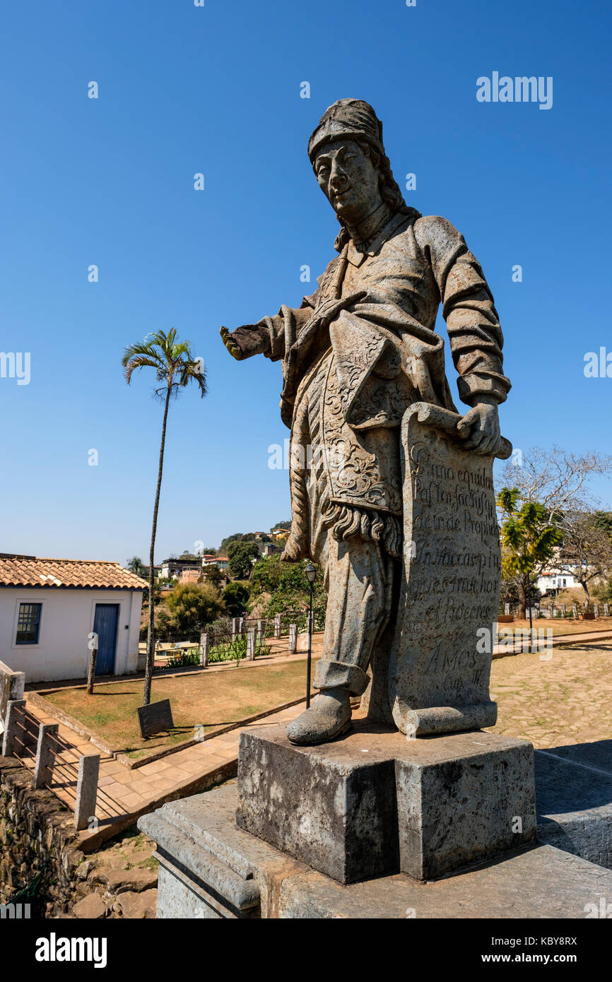 Santuario di Bom Jesus do Matosinhos, Sito del Patrimonio Mondiale, Profeta Amos statua di pietra ollare, da Aleijadinho, Congonhas do Campo, Minas Gerais, Brasile. Foto Stock