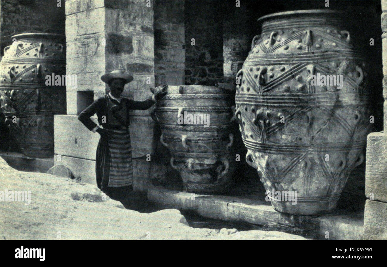 EB1911 Creta Palace di Cnossus grandi orci in Oriente riviste Foto Stock