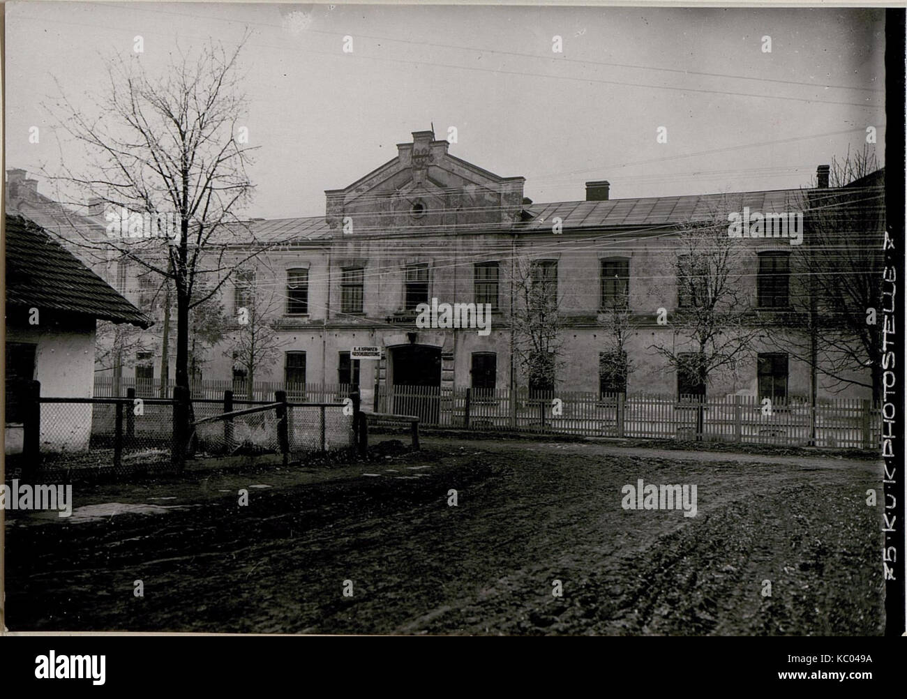 La Kavalleriekaserne a Kolomea è una caserma militare storica nota per il suo ruolo all'inizio del XX secolo, in particolare nell'Impero austro-ungarico. Foto Stock