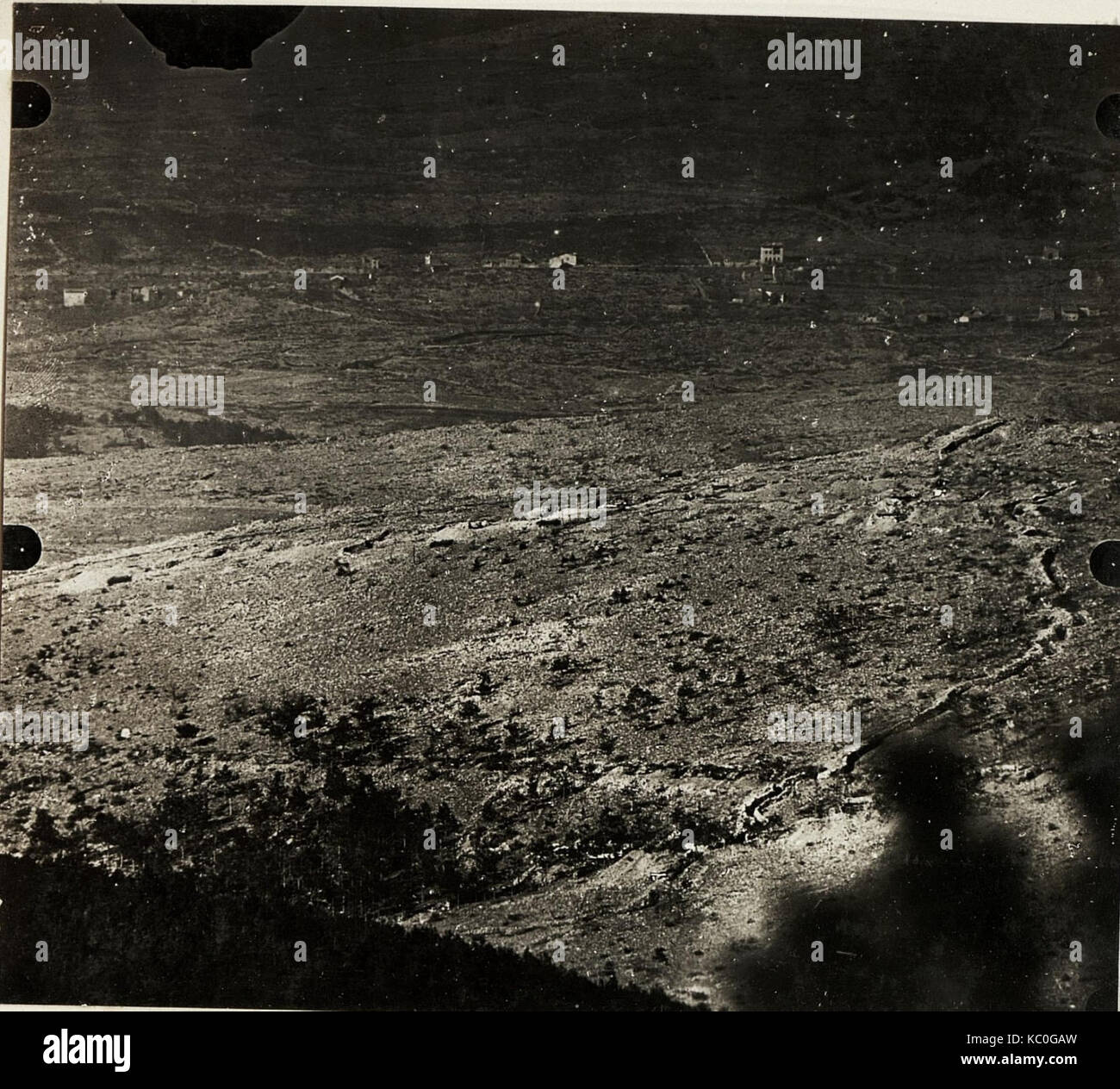 Einschlag einer italienischen 28cm Granate nach Kote 464 bei Fajti hrib (BildID 15595629) Foto Stock