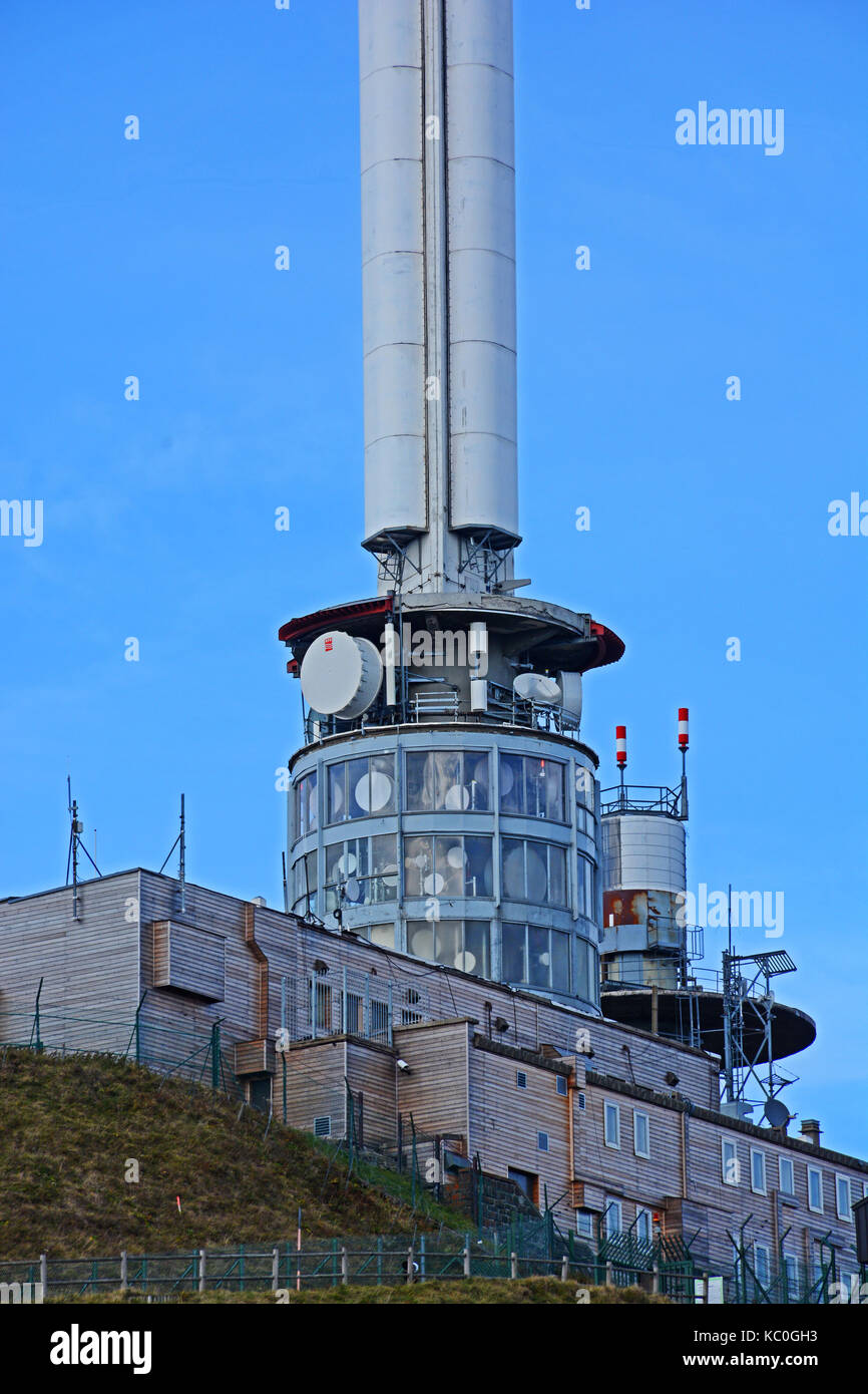 Relè TV stazione della vetta del Puy de Dome vulcano, Auvergne, Massiccio centrale, Francia Foto Stock