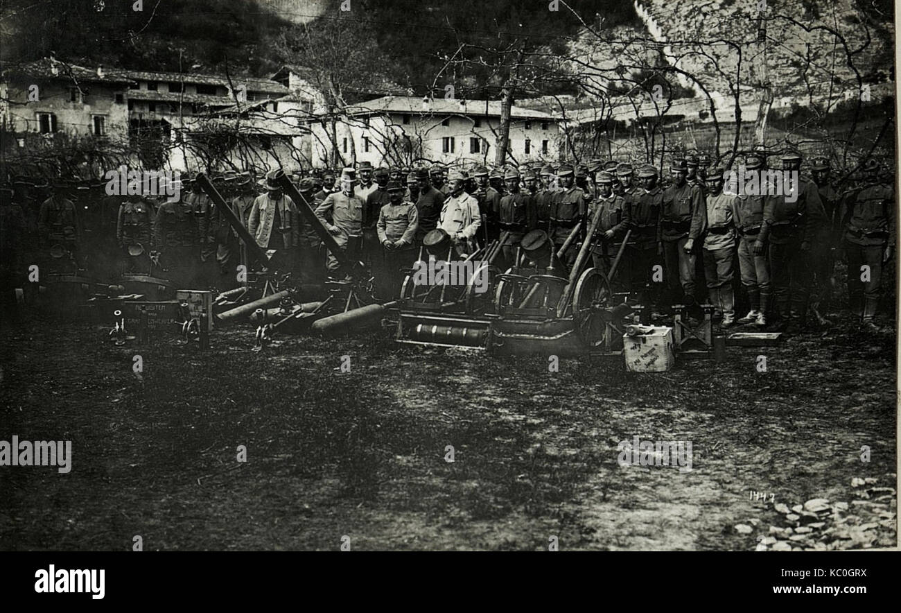 Von links nach rechts, 2 15,2 10,5cm Luftminen, W.2 22,2 9cm MW. (BildID 15587440) Foto Stock