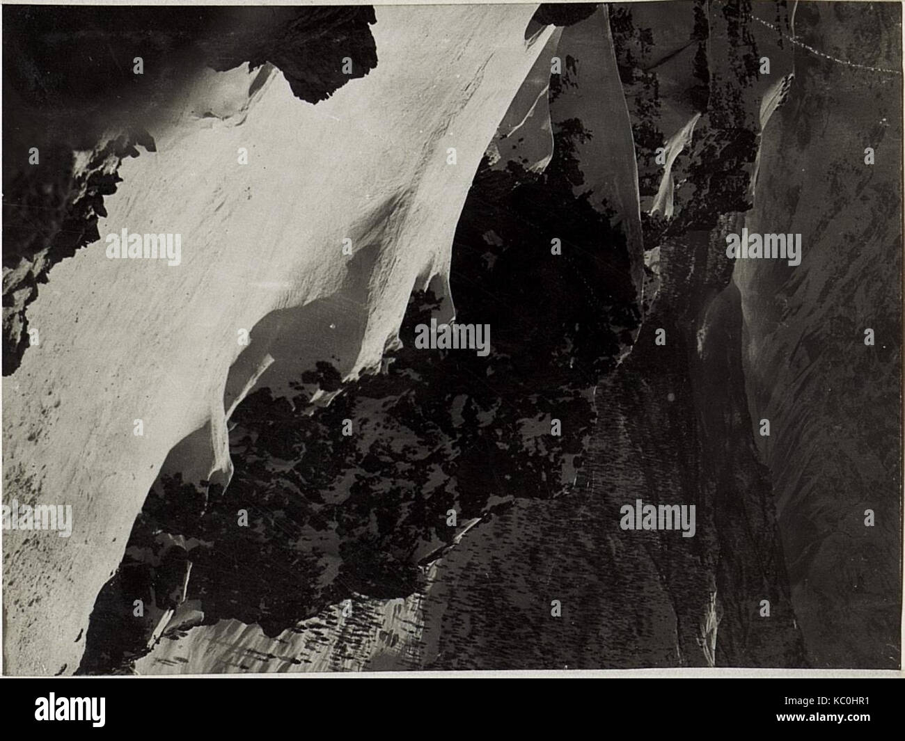 Eigene Stellung auf Lagazuoivorkuppe von der Feldwache 2 aus, dahinter feindliche Stellung auf Taubenkofel. (BildID 15576908) Foto Stock