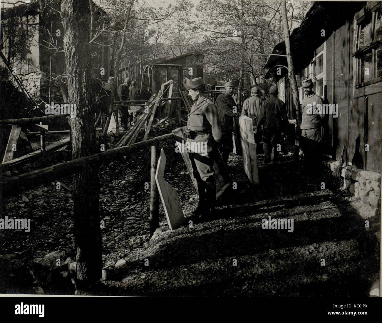 Barackenbau der 10.ITD. (BildID 15547193) Foto Stock