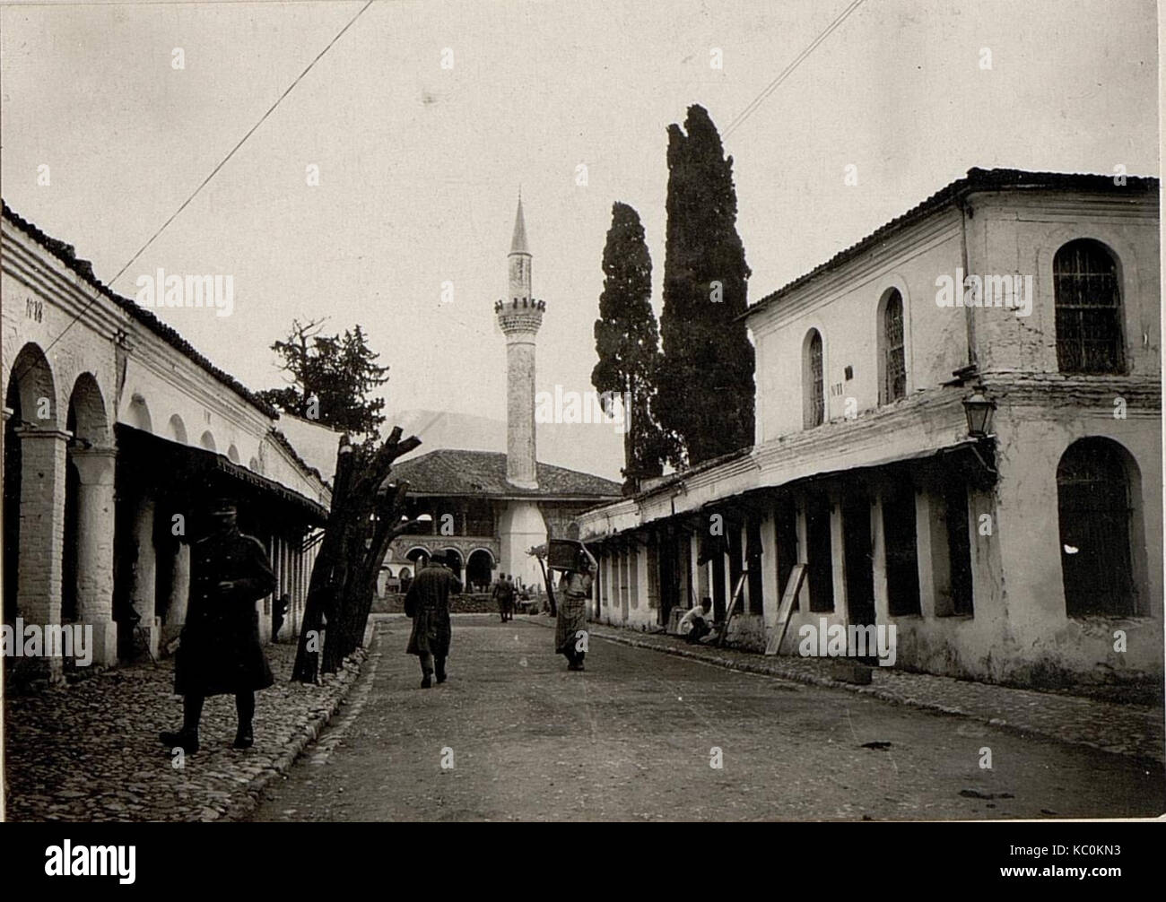 Tirana, Hauptstrasse mit Blick auf die Hauptmoschee. (BildID 15531709) Foto Stock