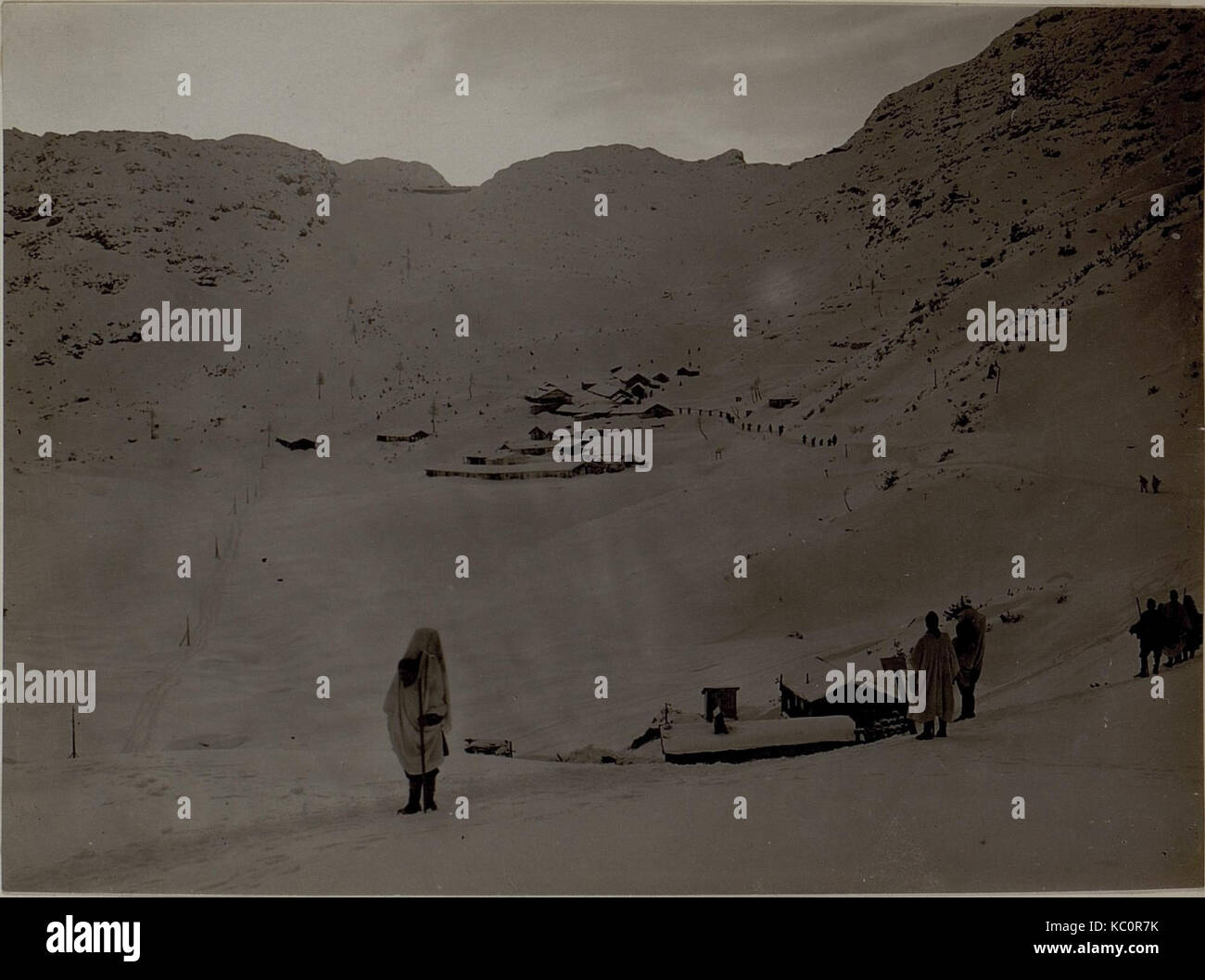 Un'immagine tedesca della prima guerra mondiale raffigurante la caserma 'Ober Douple' e le sistemazioni per il 10th Army Command. La fotografia riflette le infrastrutture militari utilizzate durante la guerra, mostrando le strutture delle baracche. Foto Stock