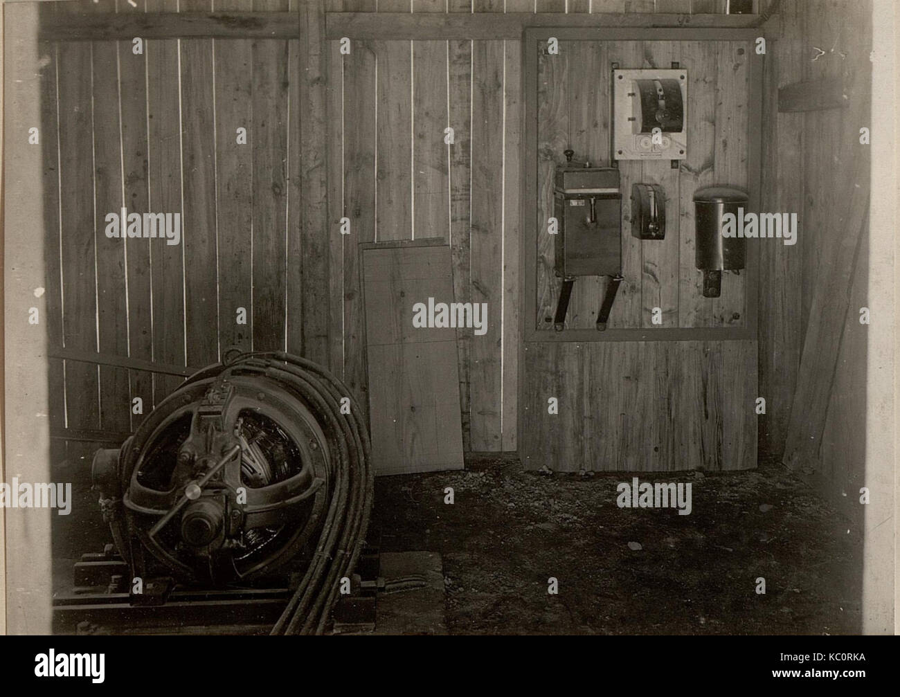 Antriebsstation der Schotterquetschmaschine in FLITSCH, 2 Phasen motore 6 P.S. mit Schalttafel. Aufgenommen am 22.V.16. (BildID 15475951) Foto Stock