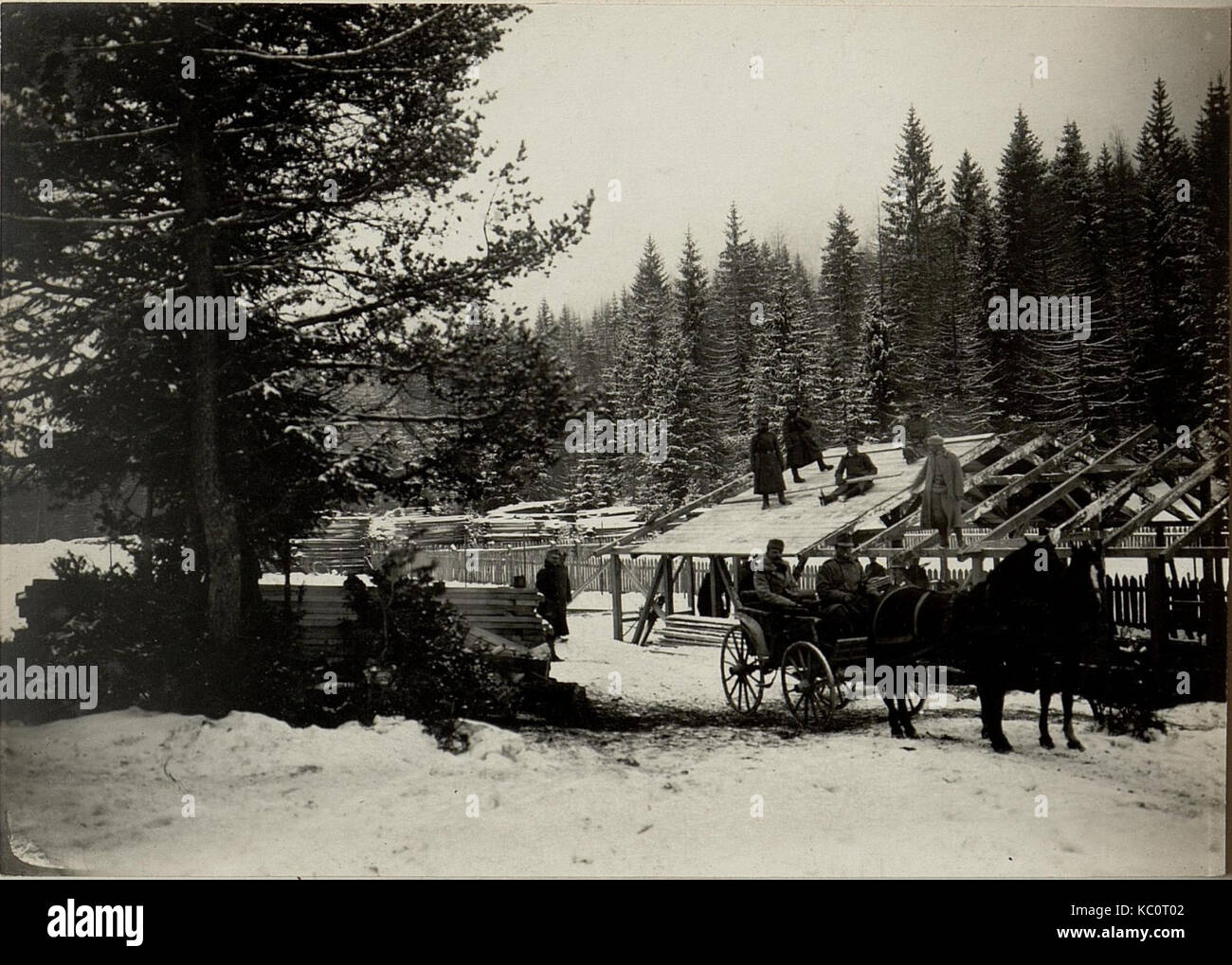 Barackenbau auf dem Gailbergsattel. (BildID 15465474) Foto Stock