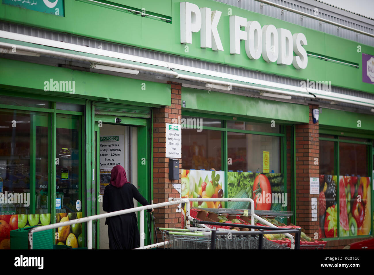 PK alimenti il supermercato in Bolton su Blackburn Road Foto Stock