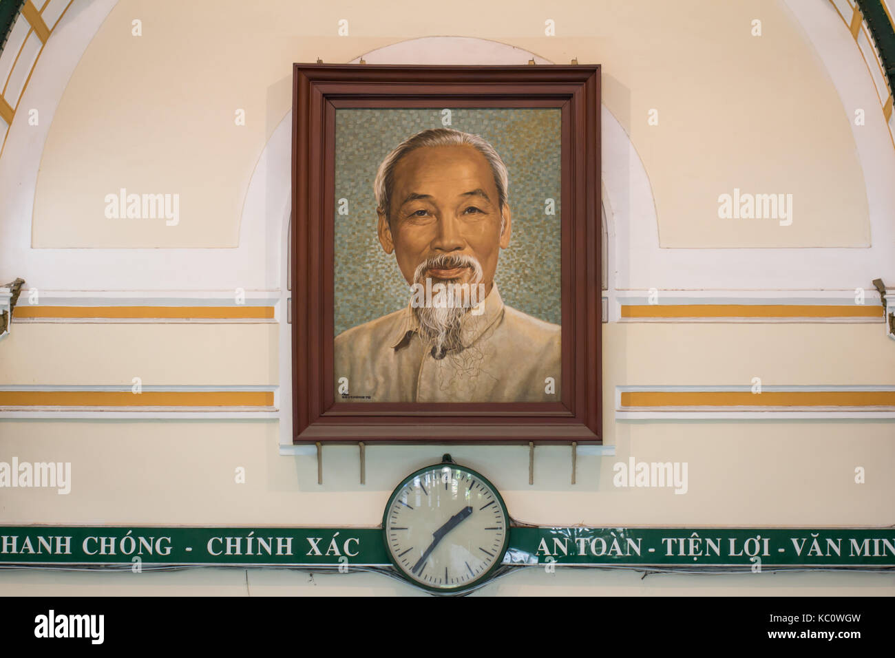 Ritratto di Ho Chi Minh nel vecchio edificio postale nella città di Ho Chi Minh, Vietnam Foto Stock