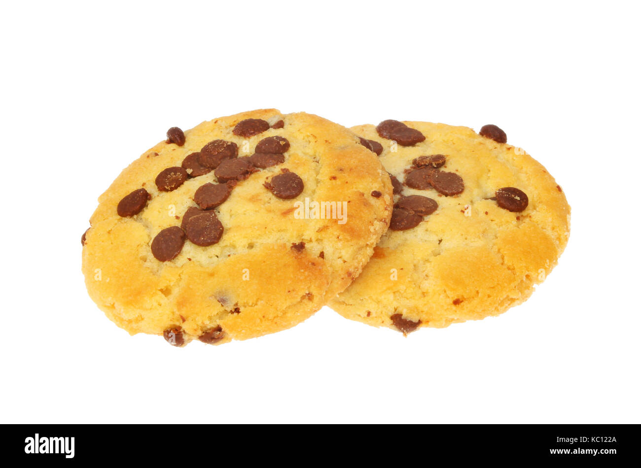 Due biscotti con scaglie di cioccolato isolata contro bianco Foto Stock