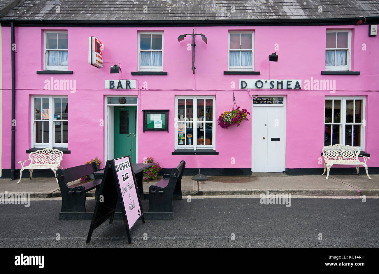 D O'Shea Bar in Sneem, nella contea di Kerry, Irlanda Foto Stock