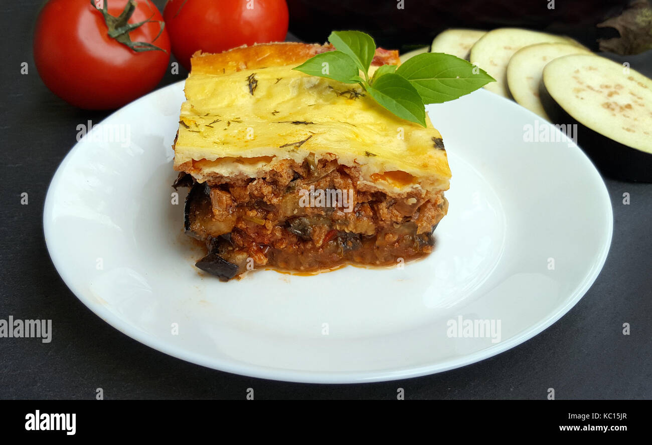 In stile greco moussaka con melanzane e carne di manzo macinata Foto Stock