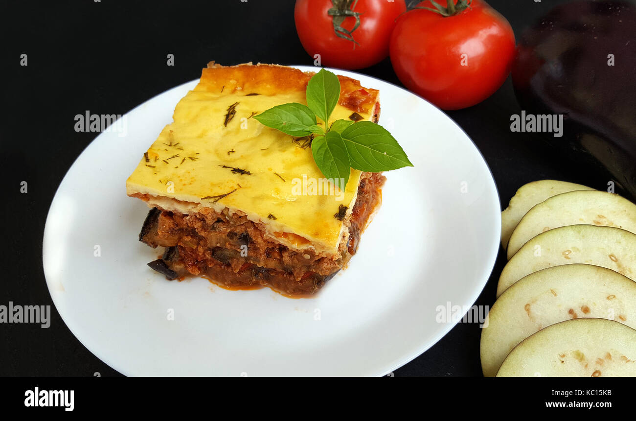 In stile greco moussaka con melanzane e carne di manzo macinata Foto Stock