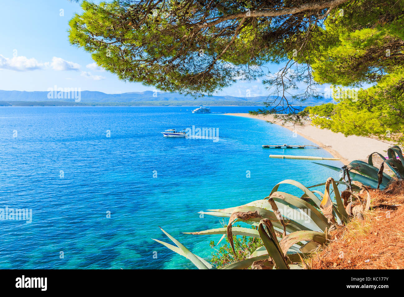 Vista del famoso Golden Horn spiaggia di bol sull'isola di Brac della Croazia in estate Foto Stock