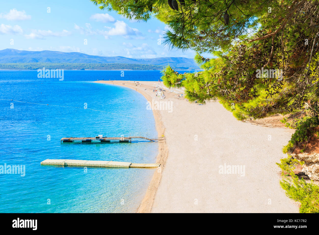 Vista del famoso Golden Horn spiaggia di bol sull'isola di Brac della Croazia in estate Foto Stock