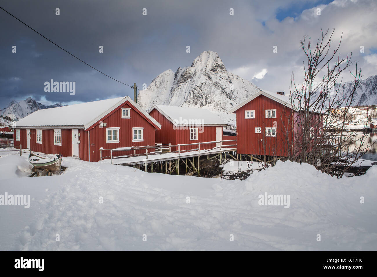 Tipiche case di pescatori chiamato Rorbu, isole Lofoten in Norvegia Foto Stock