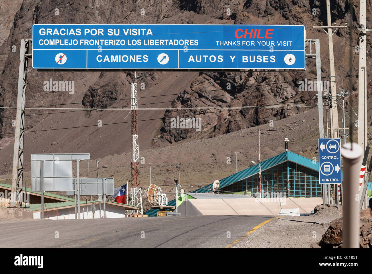 Valico Di Frontiera Di Confine Los Libertadores Da Santiageo De Chile A Mendoza Argentina Foto Stock Alamy