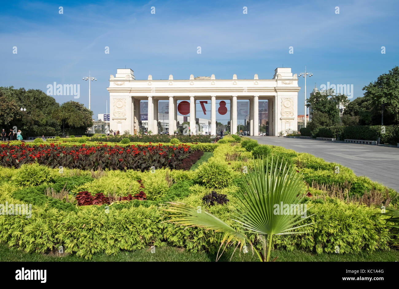 Portale principale di ingresso al Gorky Park, AKA Central Park di riposo e cultura, 9, Krymskiy Val, Mosca, 117049, Russia. Foto Stock