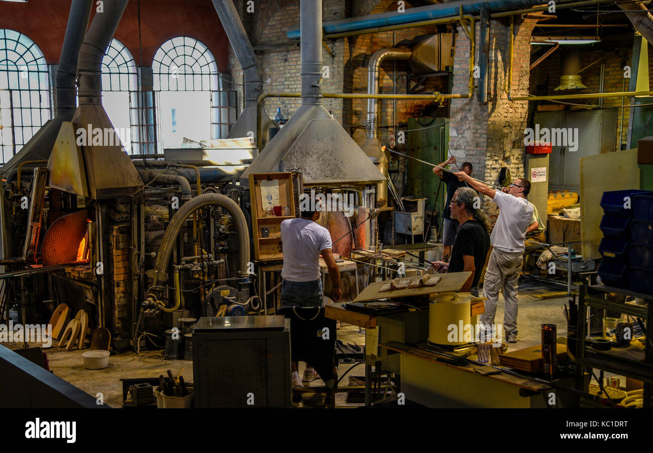 Isola di Murano fabbrica del vetro, soffiato a mano il vetro artigianale Foto Stock