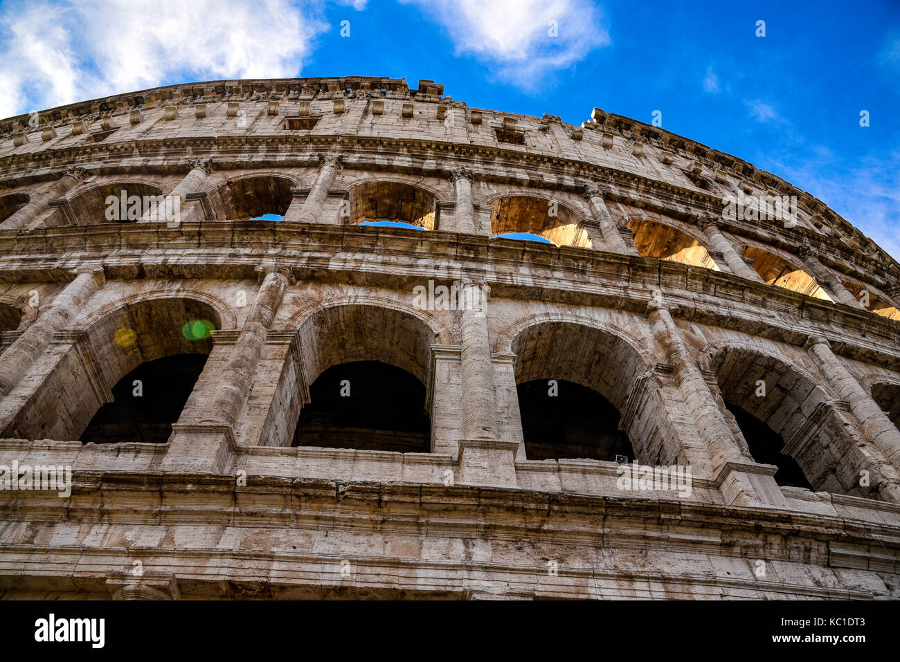 Interni e vedute esterne del Colosseo di Roma Foto Stock