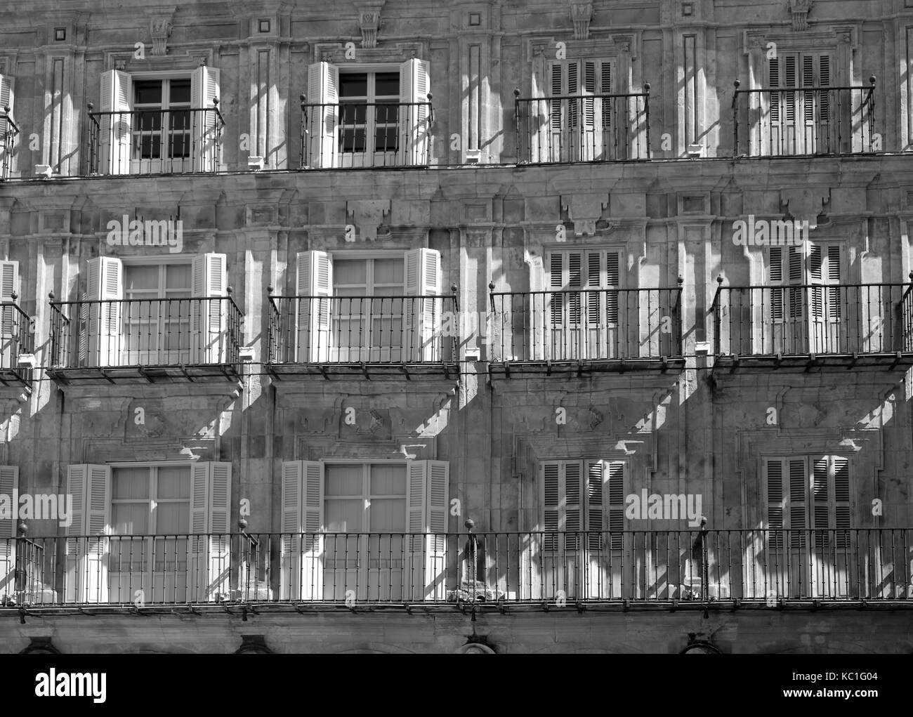 Settembre 2017 - facciata classica di un grande edificio spagnolo a Salamanca Foto Stock