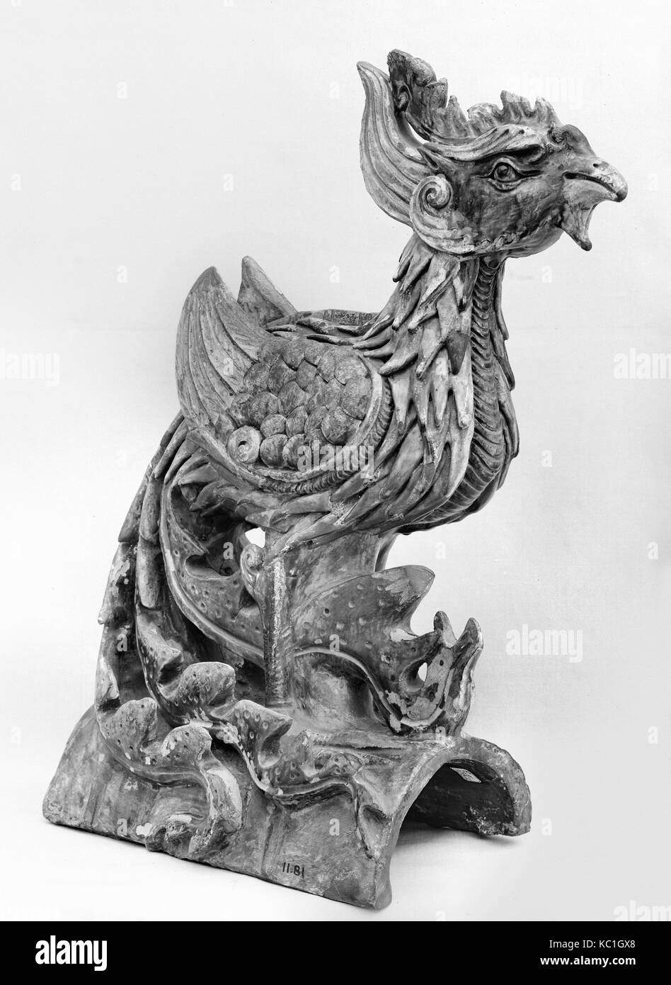 Tegola di Tetto, dinastia Ming (1368-1644), in Cina, ceramiche, H. 15 3/8 in. (39,1 cm); W. 12 1/4 in. (31,1 cm); D. 6 1/4 in. (15,9 cm Foto Stock