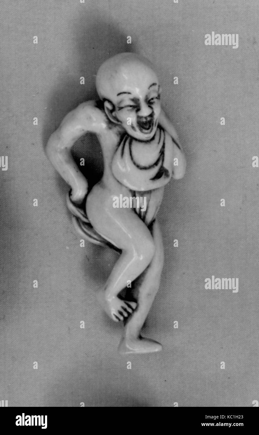 Netsuke, XVIII secolo, Giappone, avorio, H. 2 5/8 in. (6.7 cm); W. 1 1/4 in. (3.2 cm); D. 7/8 in. (2.2 cm), Netsuke Foto Stock