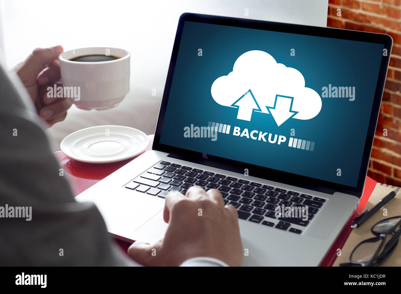 Live streaming backup download di copie di dati di elaborazione dati digitali trasferimento , lo streaming di file di download Foto Stock