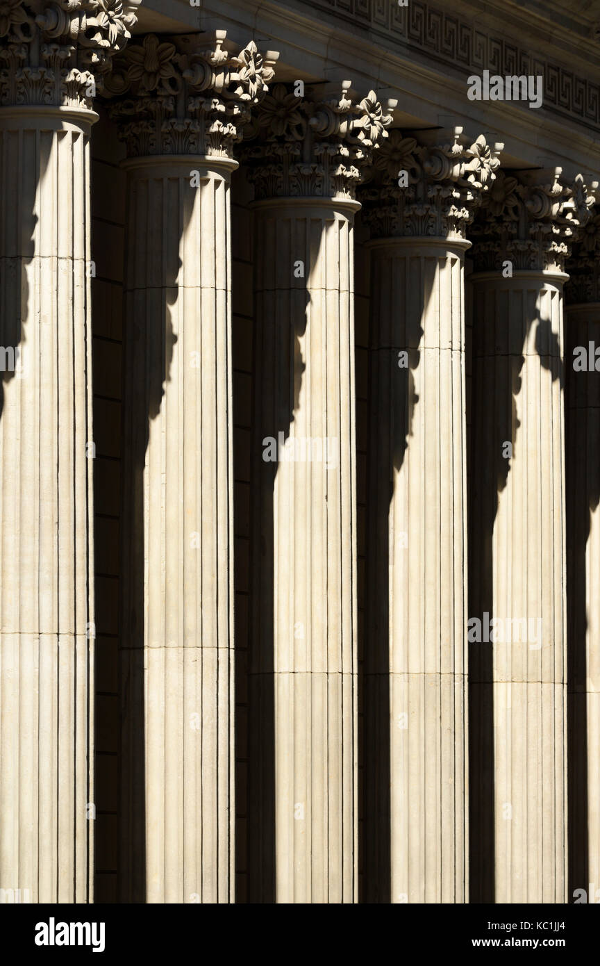 Colonna scanalata Dettaglio, Bank of England, Threadneedle Street, Londra EC2R, Regno Unito Foto Stock