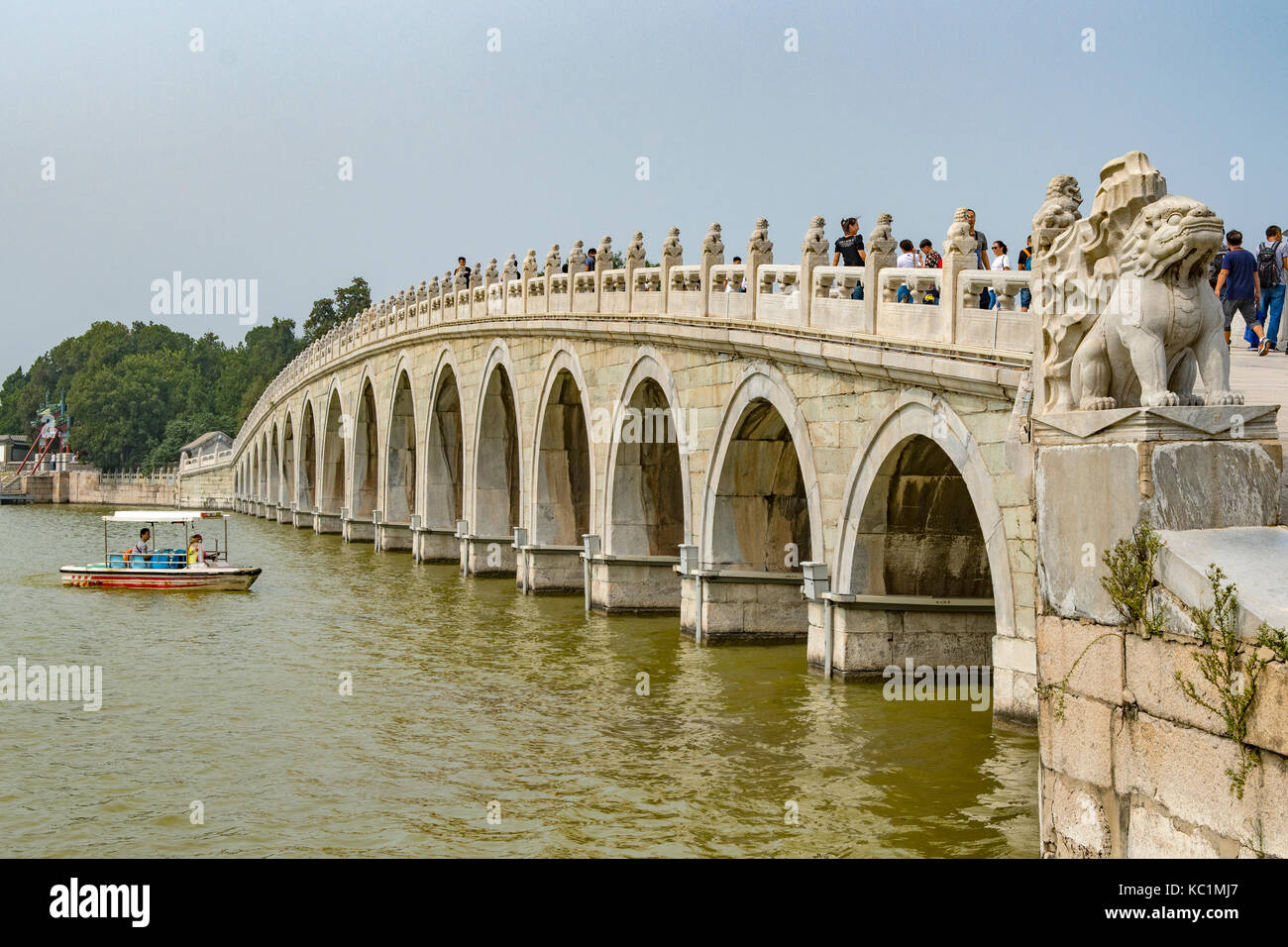 Diciassette arch ponte sul Lago Kunming, palazzo estivo, Pechino, Cina Foto Stock