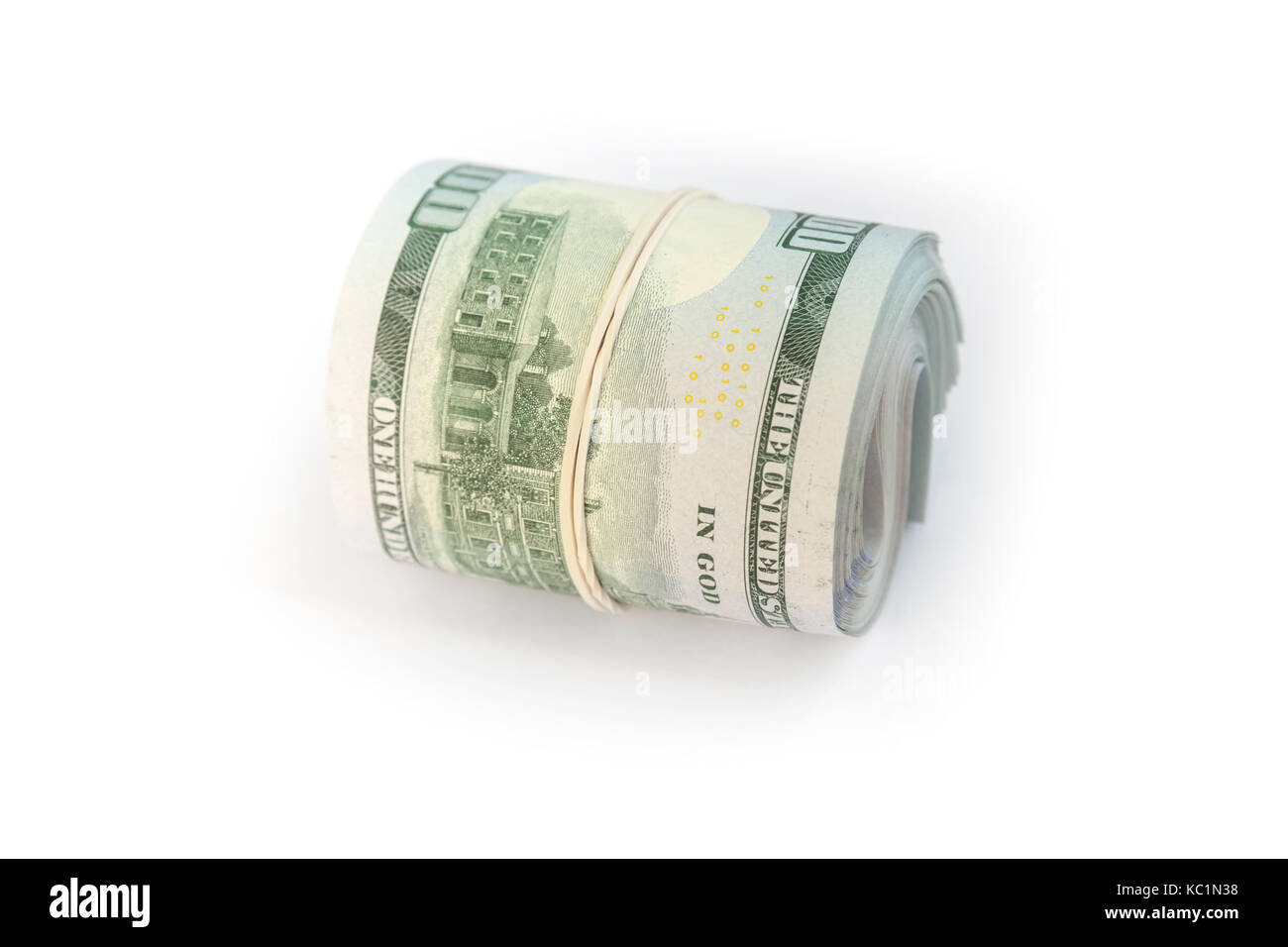 Stati Uniti valuta ufficiale, rotolo di un centinaio di dollari isolato su sfondo bianco con ombra morbida Foto Stock