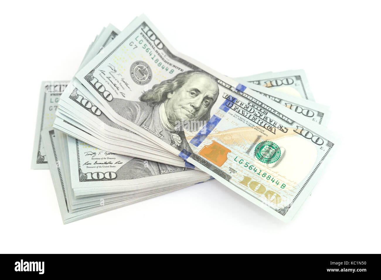 Stati Uniti valuta ufficiale del fascio di un centinaio di dollari isolato su sfondo bianco con ombra morbida Foto Stock