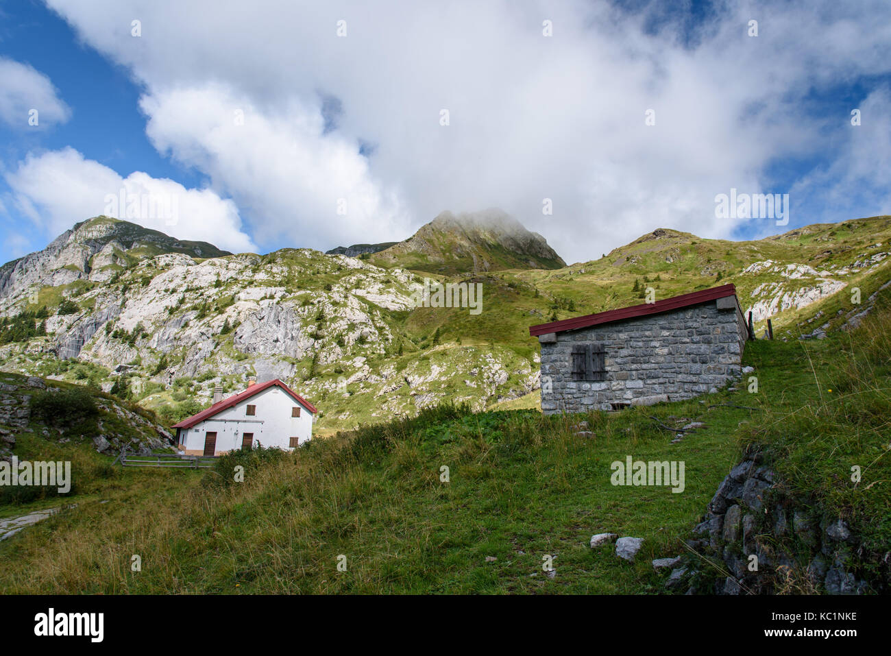 Malghe e rifugi in Friuli montagne Foto Stock