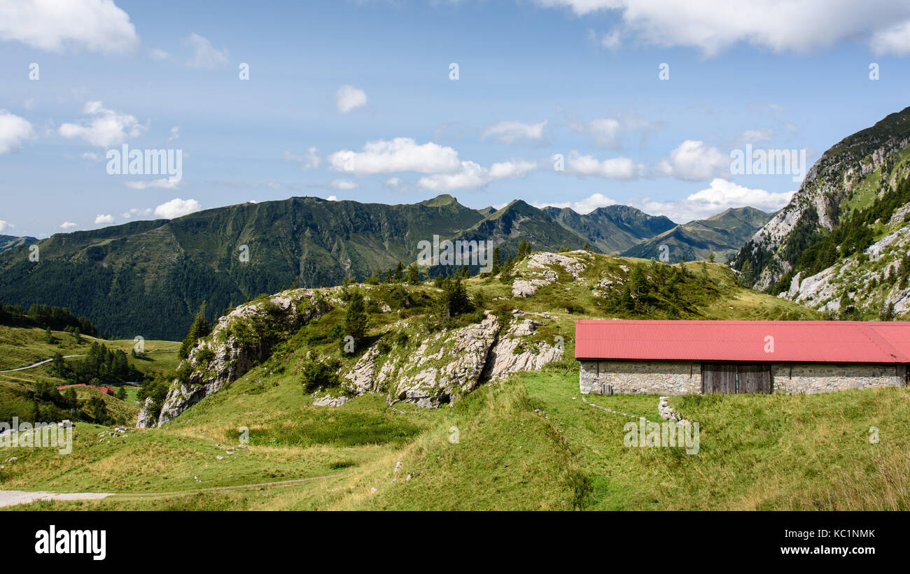 Malghe e rifugi in Friuli montagne Foto Stock