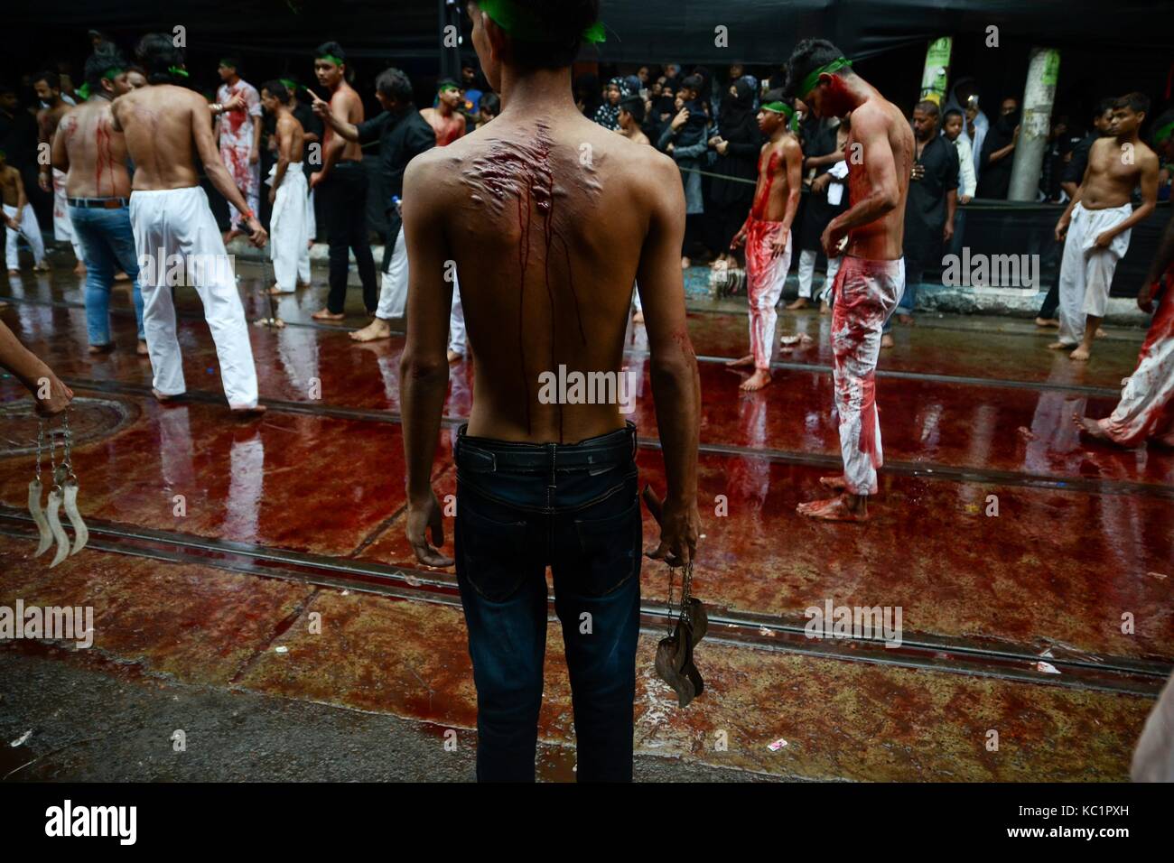 Il muharram rosso - Kolkata, India - 1 ottobre 2017 - muharram rituali in ricordo di imam hussain Foto Stock