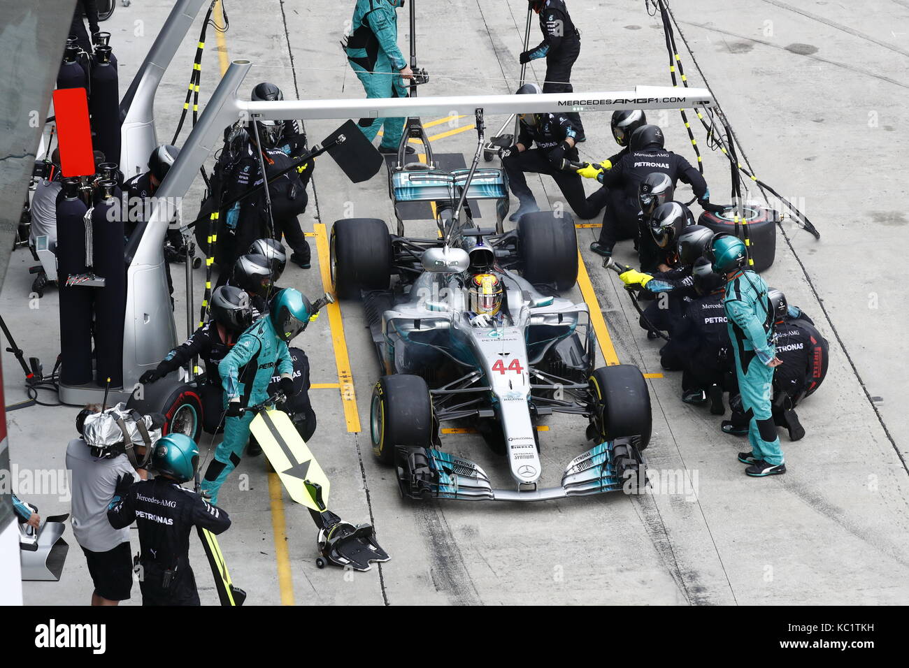 Sepang, Malesia. 01 Ottobre 2017. Motorsports: Campionato del mondo di Formula uno FIA 2017, Gran Premio di Malesia, n° 44 Lewis Hamilton (GBR, Mercedes AMG Petronas F1 Team), | Verwendung weltweit Credit: dpa/Alamy Live News Foto Stock