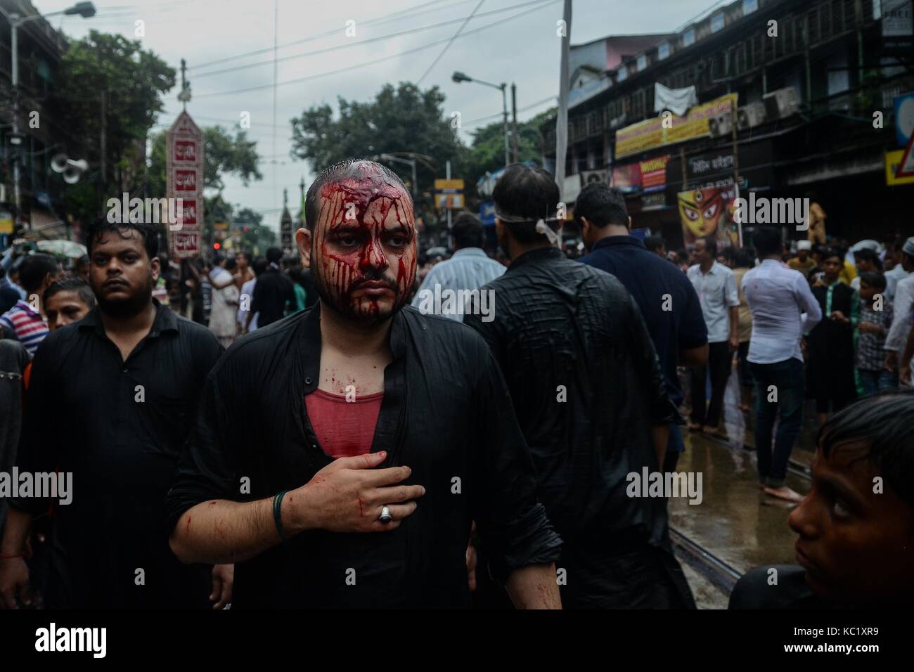 Il muharram rosso - Kolkata, India - 1 ottobre 2017 - muharram rituali in ricordo di imam hussain Foto Stock