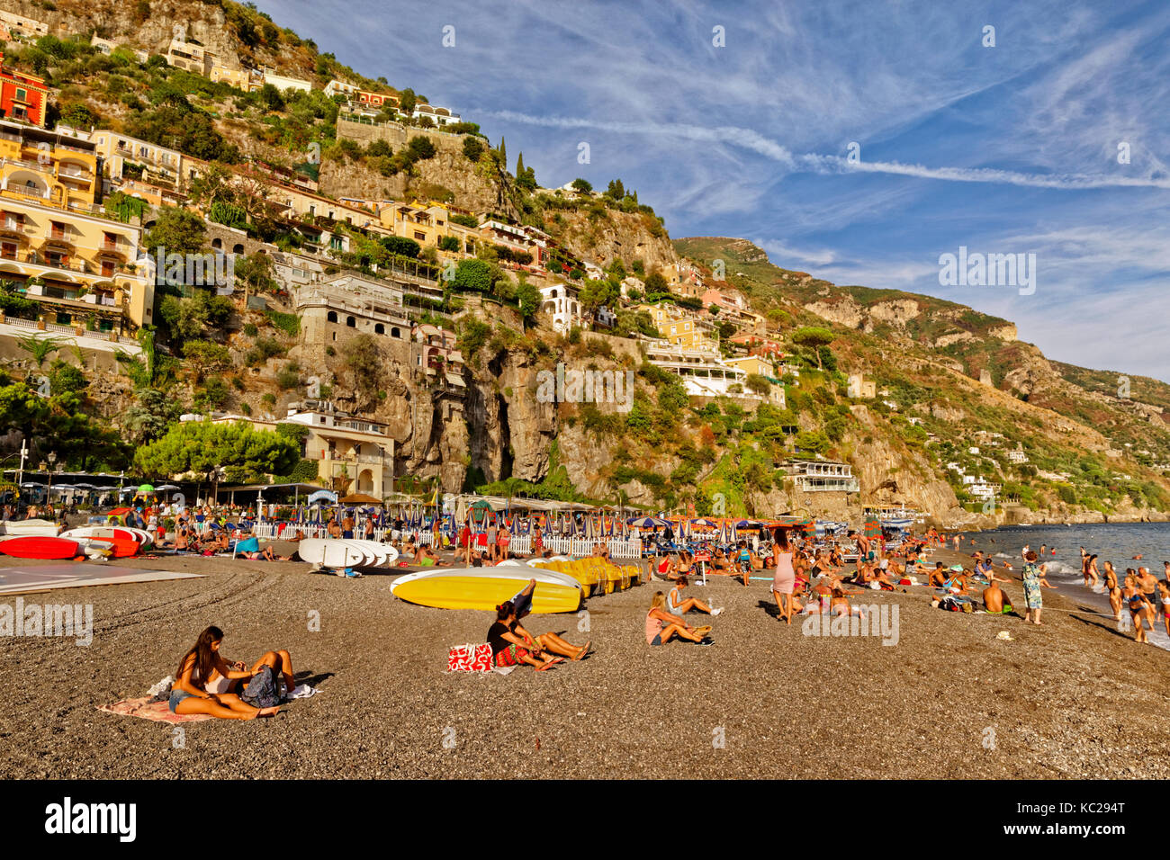 Spiaggia a Positano sulla Costiera Amalfitana in Italia meridionale. Foto Stock