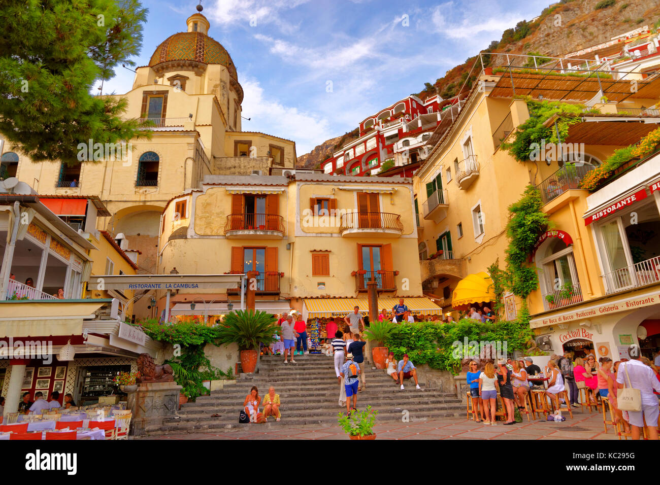 Atrio della spiaggia di Positano sulla costiera amalfitana, provincia di Salerno, Italia. Foto Stock