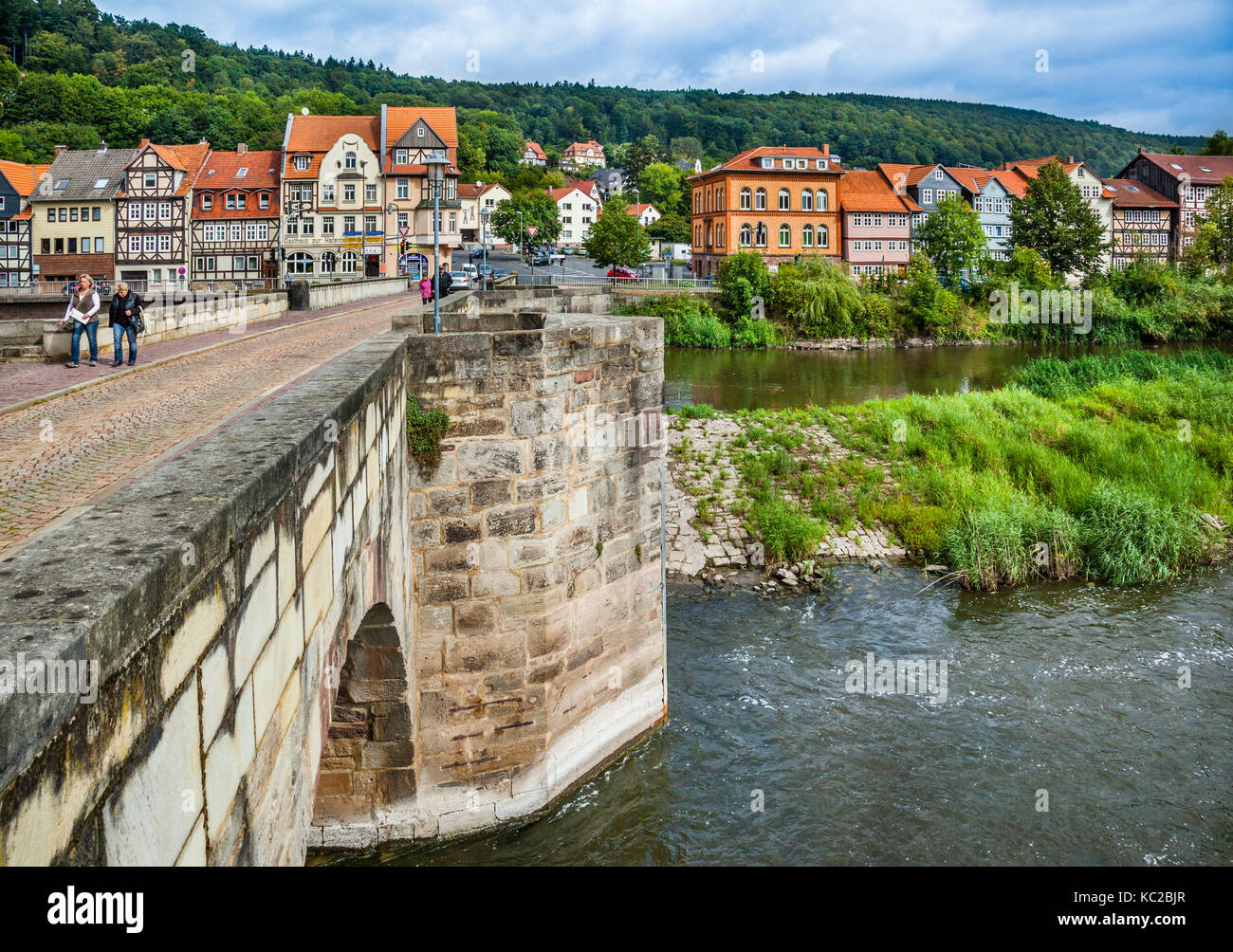 Germania, Bassa Sassonia, Hann. Münden, old Werra ponte con vista della città vecchia Foto Stock