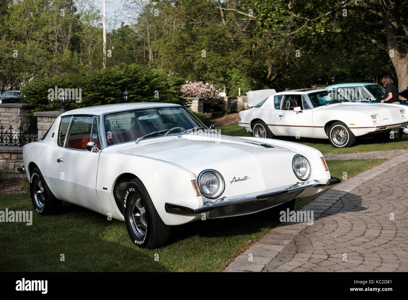 White 1963 studebaker avanti s vista laterale frontale. Foto Stock