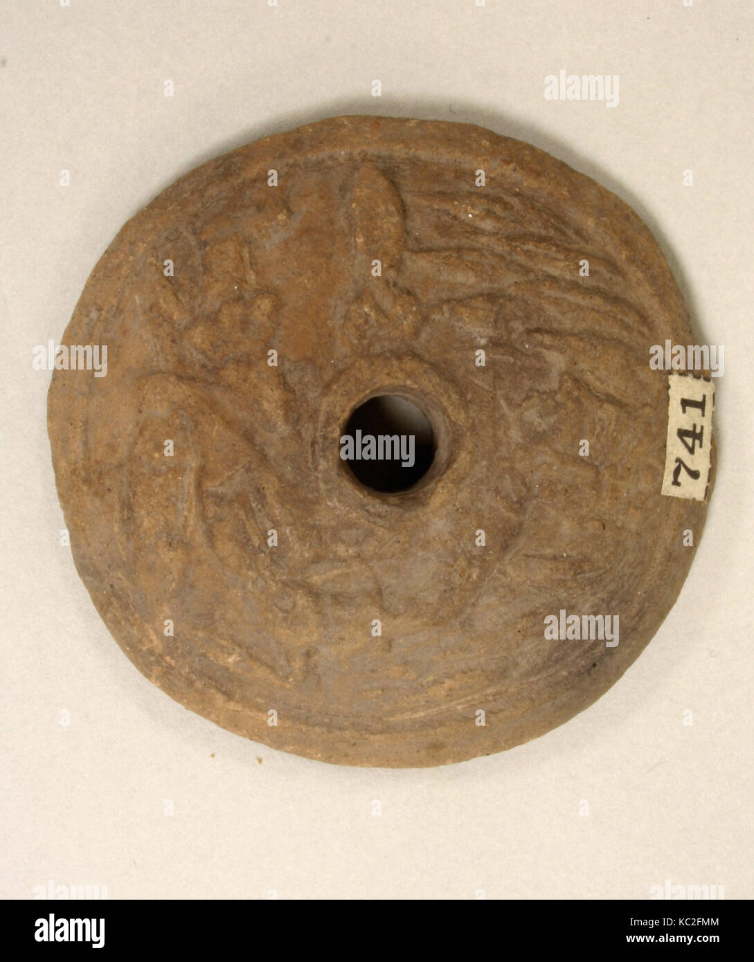 Mandrino Whorl, 10th-inizio del XVI secolo, Messico, Mesoamerica, messicano, ceramica, diametro 2-1/5 in., Ceramics-Implements Foto Stock