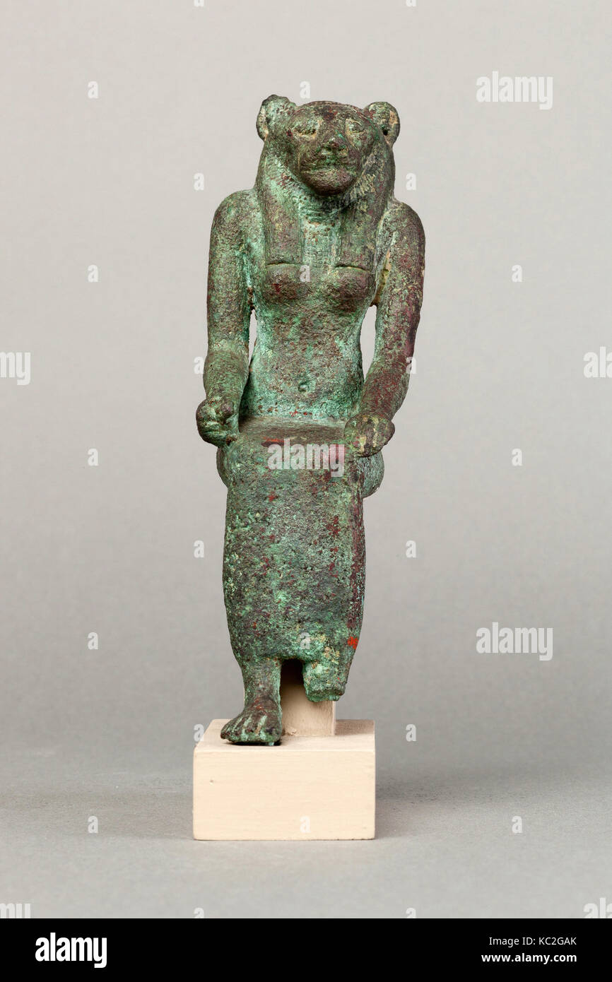 Lion capo-DEA, periodo tardo-periodo tolemaico, 664-30 A.C., dall'Egitto, metallo rameico, H. 16,2 cm (6 3/8 poll.); W. 5.2 cm (2 Foto Stock