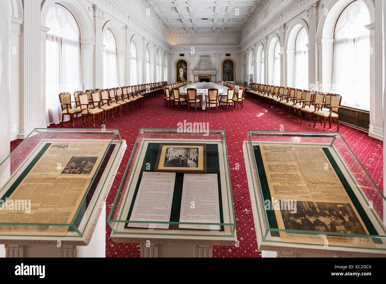 Livadiya, crimea - 21 settembre 2017: Vista della sala bianca (il gala sala da pranzo) nel palazzo di Livadia. Il palazzo era la residenza di estate dei rus Foto Stock