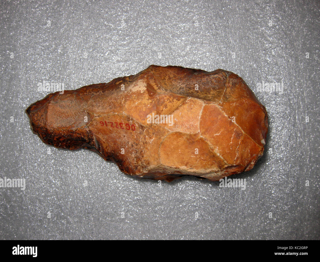 Attrezzo, abbassare Paleolitico, ca. 300.000-90.000 B.C., dall'Egitto, Alto Egitto, Tebe, Deserto Libico, Flint Foto Stock