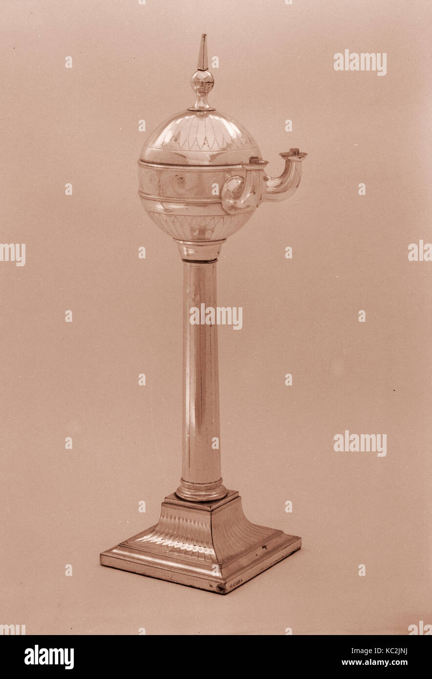 Lampada ad olio, 1790-1800, realizzato nel South Yorkshire, Sheffield, Inghilterra, Sheffield silver plate, H. 16 a. (40,6 cm), metallo Foto Stock