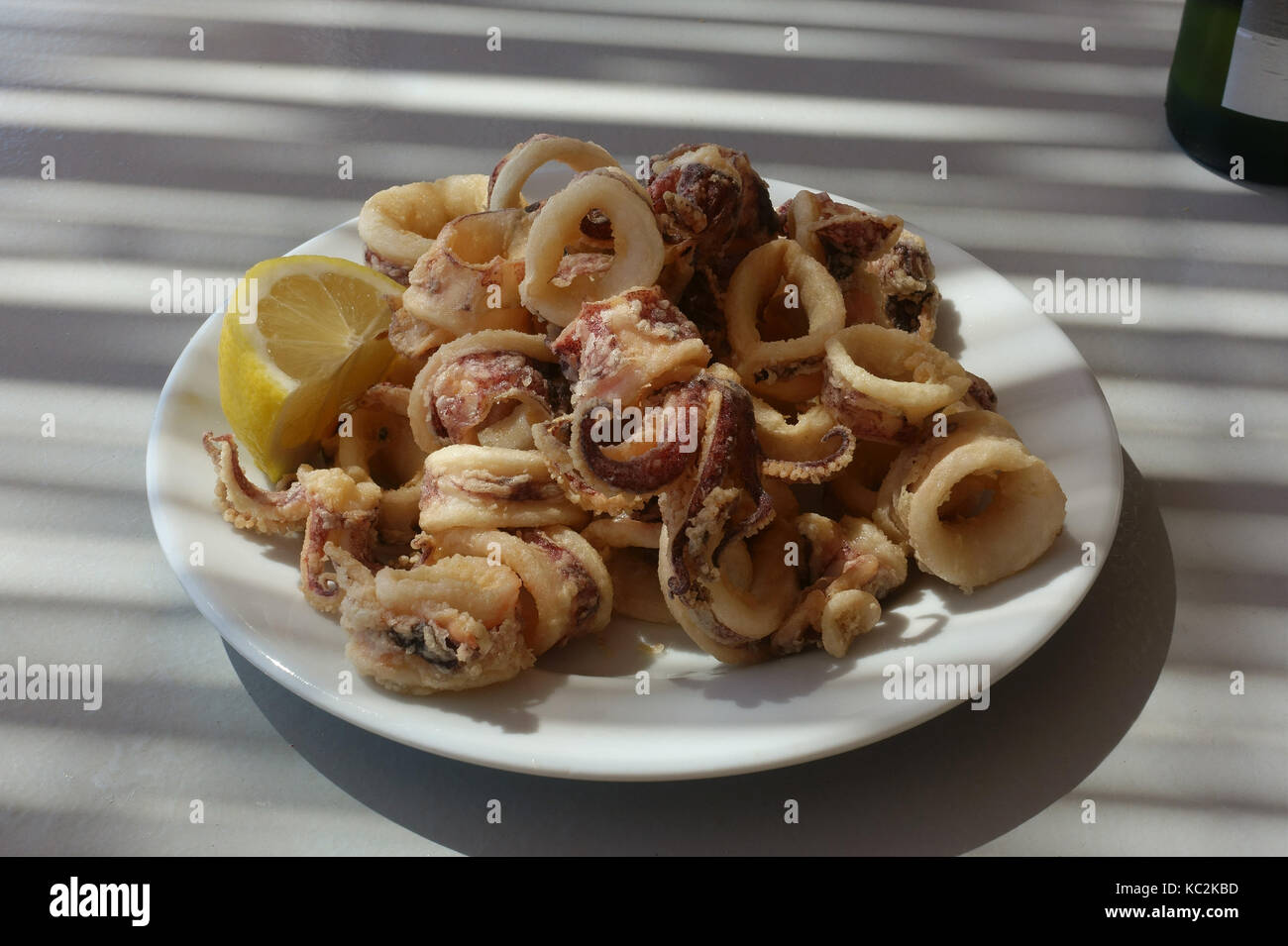 Sun Kissed profondo fritto di calamari Foto Stock
