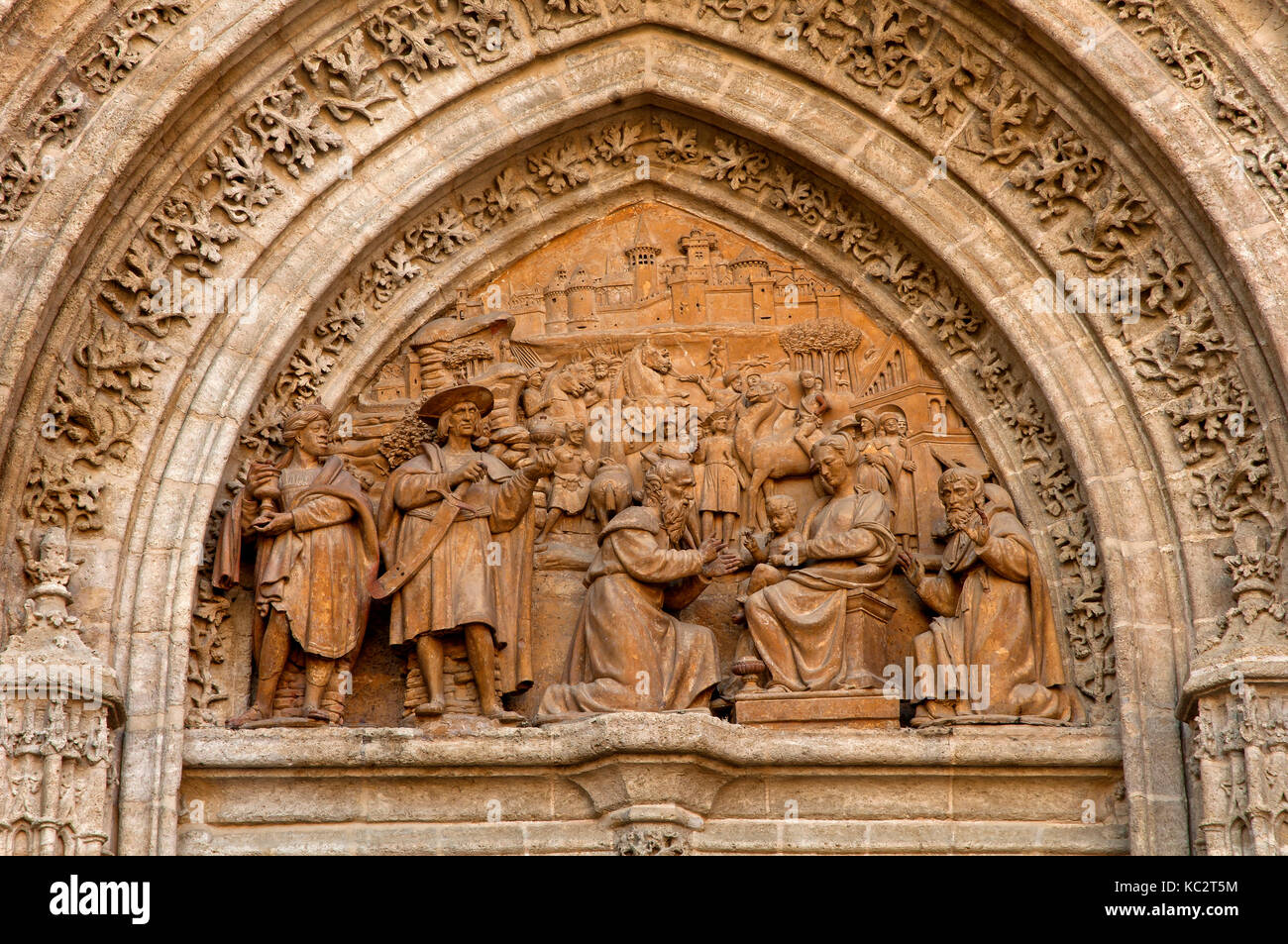 Cattedrale, timpano della puerta de palos-Adorazione dei magi, Siviglia, regione dell'Andalusia, Spagna, Europa Foto Stock